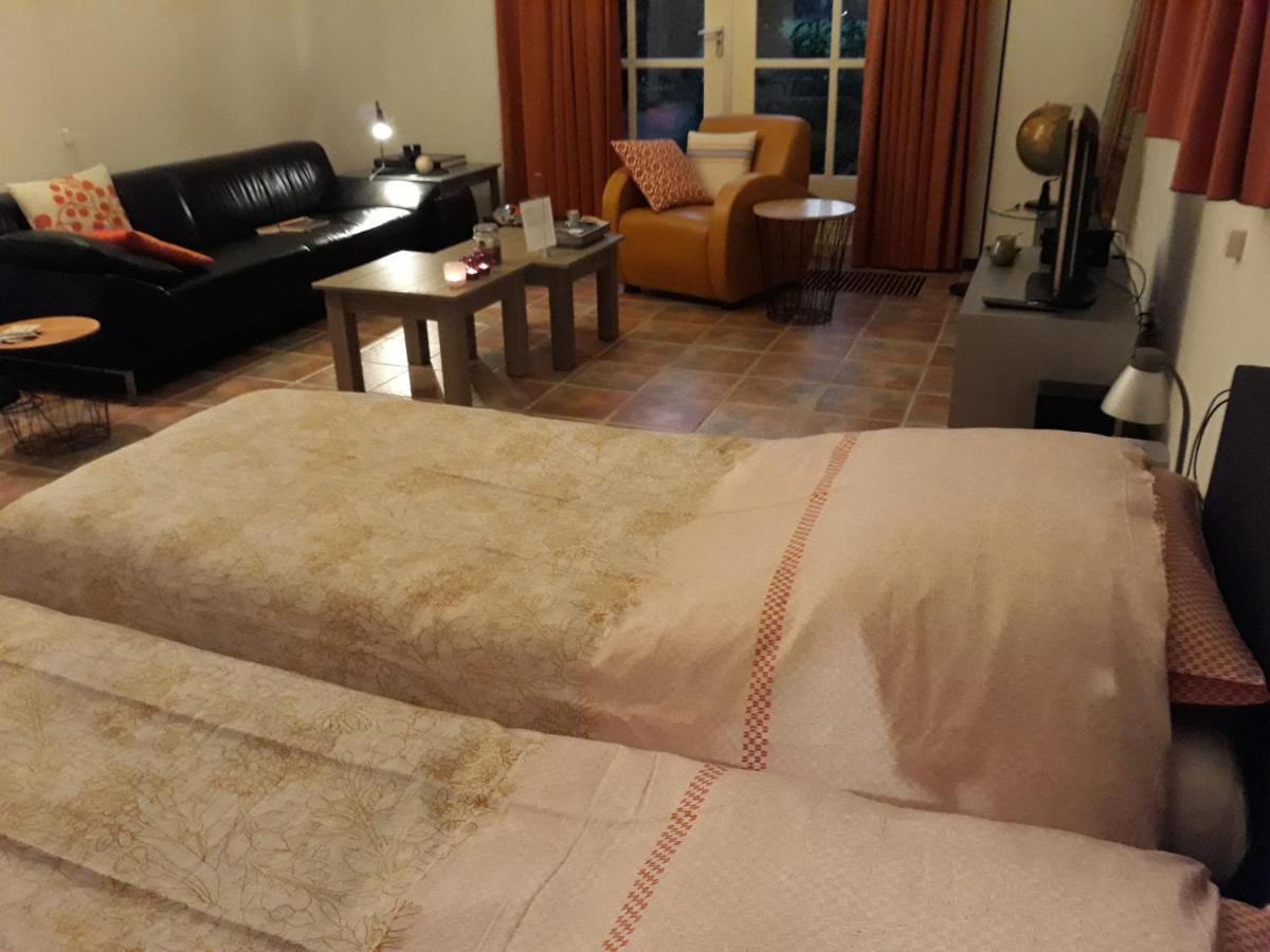 Vakantiehuisje Achter Odiliapeel Luaran gambar